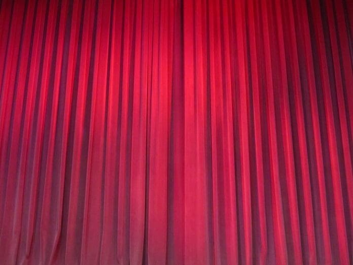 red-curtains-drapery-theater-preview red-curtains-drapery-theater-preview