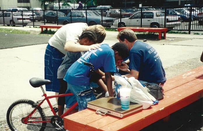 Gangs Guns and God: Praying with a Gang Member to Receive Christ
