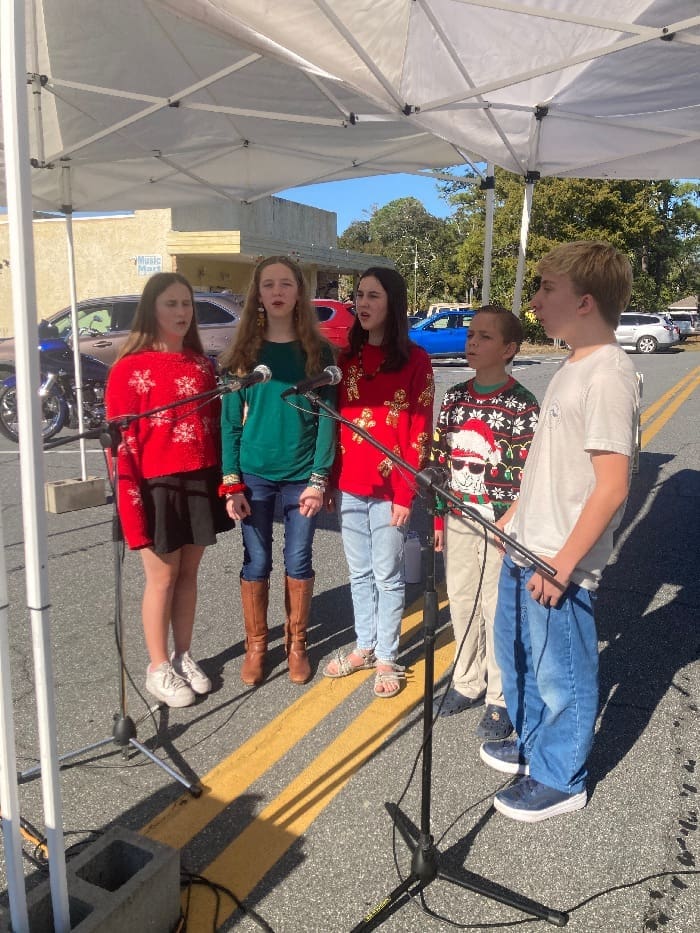 IMG 1423children singing at Yule