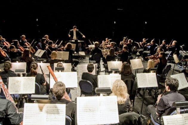 Demetrius Fuller conducting Sinfonia Gulf Coast orchestra (2)
